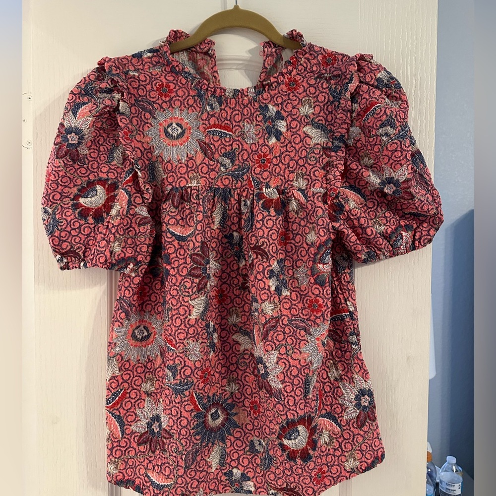 Loft short sleeve shirt size small. Never worn